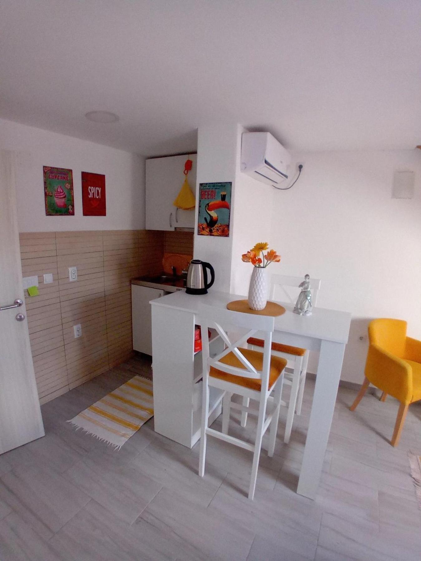 Kiwi Apartments Будва Экстерьер фото